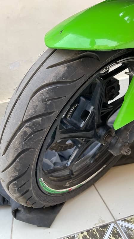 Kawasaki ZX300 (Original not Replica) Model 2013 5