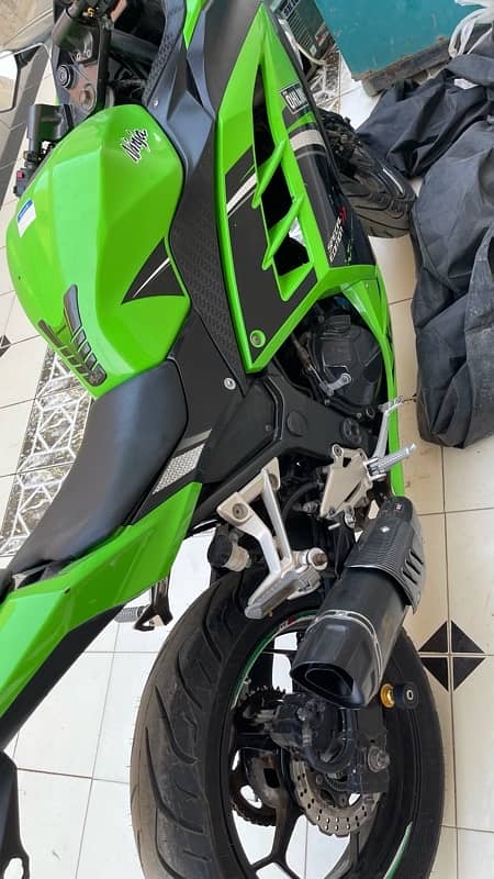 Kawasaki ZX300 (Original not Replica) Model 2013 8