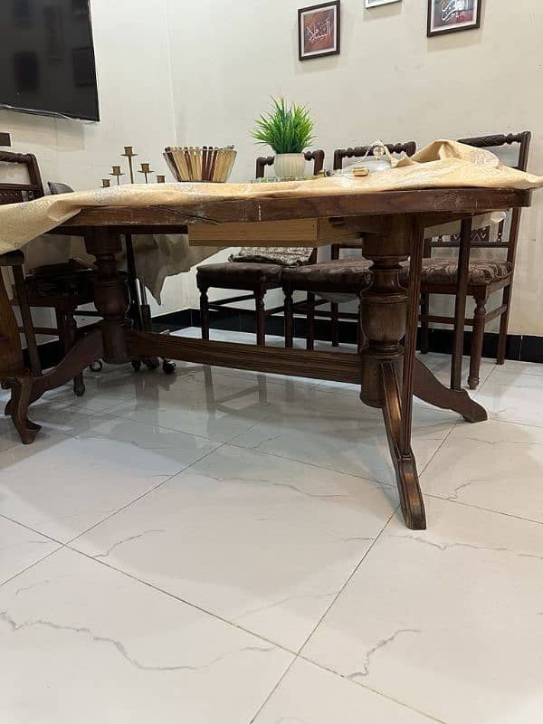 Dinign table with 6 chairs for sale 2