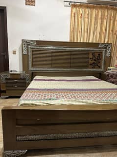 King size bed with 2 side drawers and dressing table