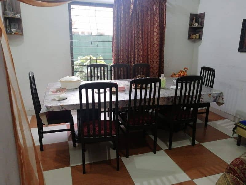 Glass Top Dinning Table. 1