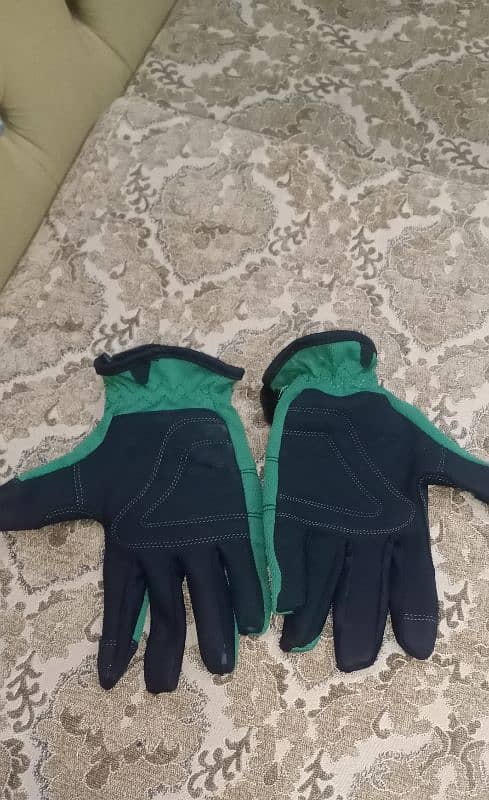 keeping pad and keeping gloves 4