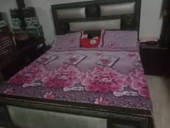 for sale achi condition bed with side table with singar shesha 0