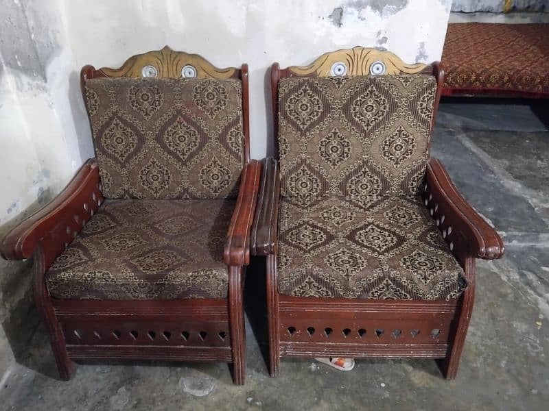 wood sofa set in good condition hr bilkul new ha 0