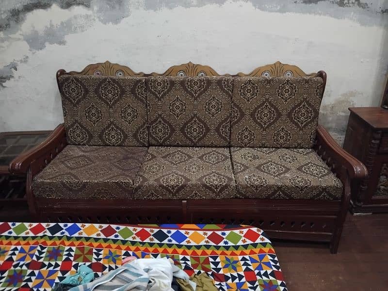 wood sofa set in good condition hr bilkul new ha 3