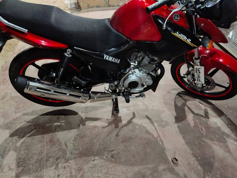 Yamaha YBR 125 2019 Red Black 3