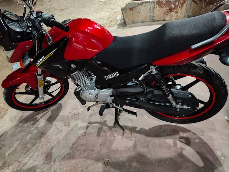 Yamaha YBR 125 2019 Red Black 4