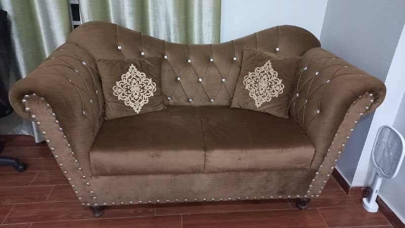 Beautiful 6 seater sofa set avaliable for sale 2