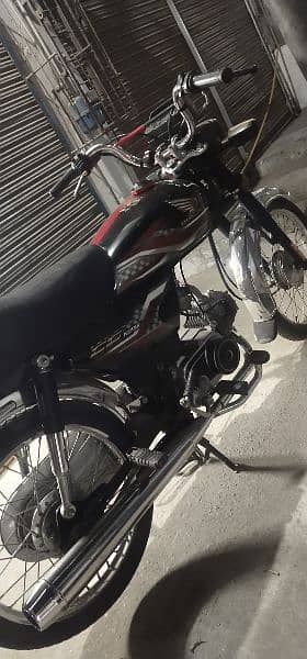 Honda cd 70 ha do do bike hai donon Islamabad number hai 1