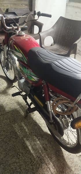 Honda cd 70 ha do do bike hai donon Islamabad number hai 9