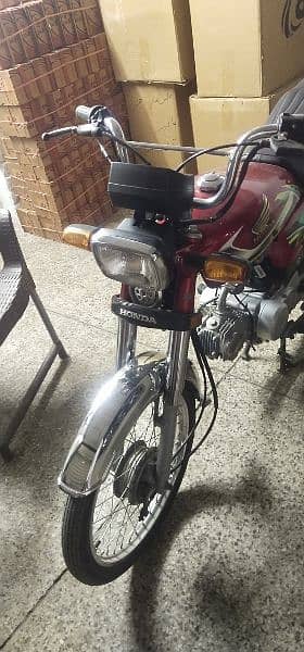 Honda cd 70 ha do do bike hai donon Islamabad number hai 11