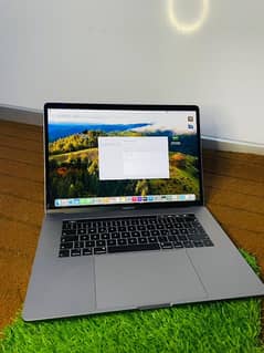 Apple MacBook Pro 2018 15 inch Core i9 32GB RAM 500 GB SSD