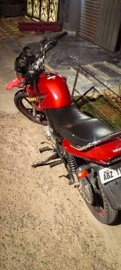 YBR 125 G Red very good condition