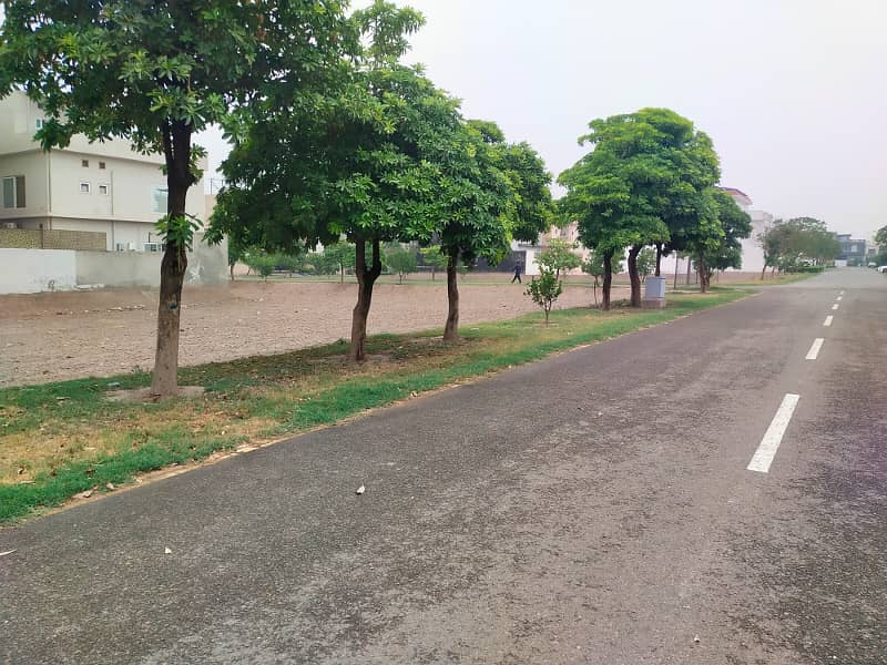 4 Marla Facing Park Plot For Sale In B-Block Royal Residencia Society Lhr. 4