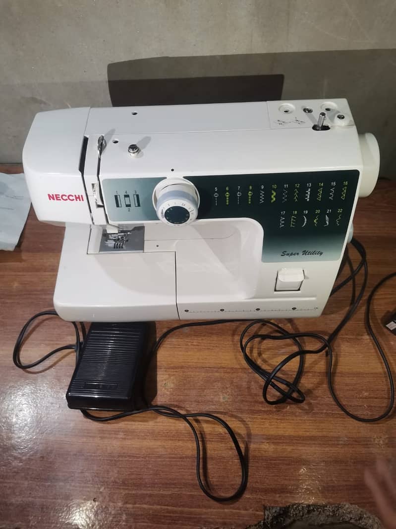 Italian brand new sewing machine only 24000 2