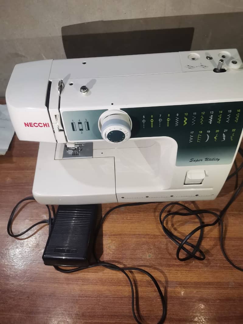 Italian brand new sewing machine only 24000 3