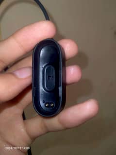 MI SMART BAND 4Used 2 month only urgent sell contact me plz