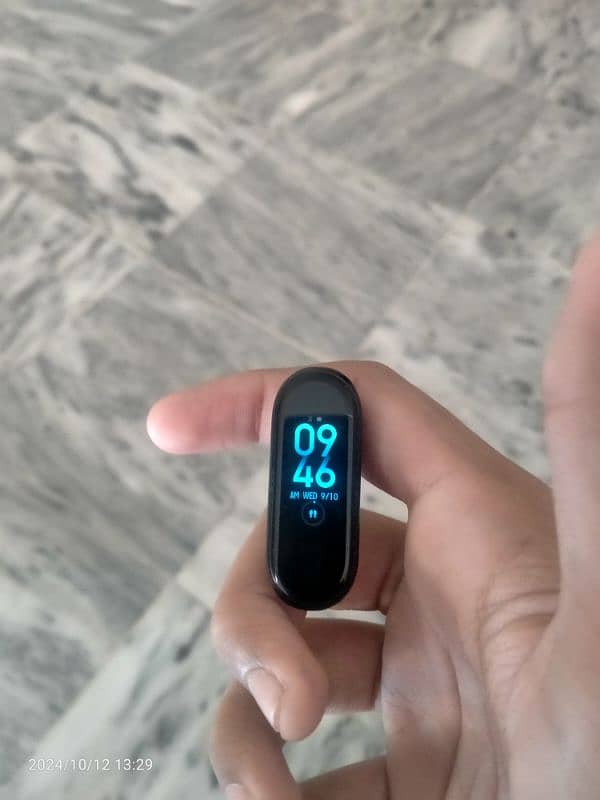 MI SMART BAND 4Used 2 month only urgent sell contact me plz 6