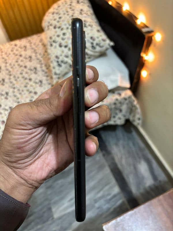 one plus 9 pro glass cracked but working 100% 5