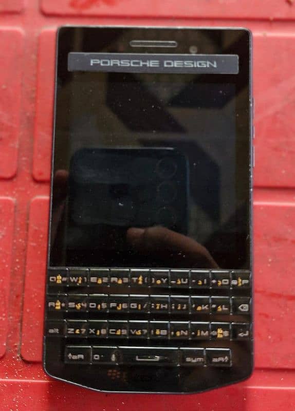 Blackberry porsche design p9983 model 4