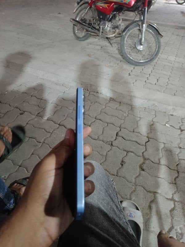 redmi 12 8/128 with box charger in warrenty 3