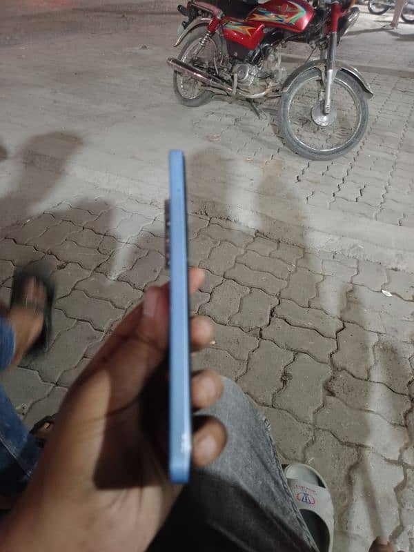 redmi 12 8/128 with box charger in warrenty 4