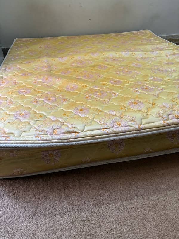 Spring Mattress/ King Bed Mattress / Matteress 2