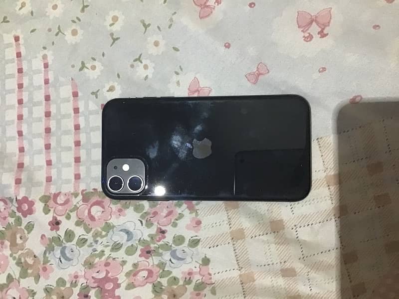 iphone 11 (128 gb with box) 0