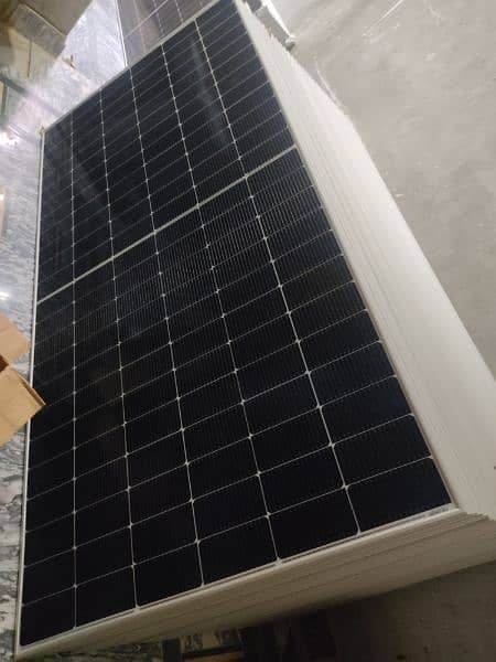 Solar candian available 585 w 2