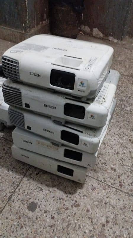 ALL TYPES OF PROJECTOR AVAILABLE FOR SALE PURCHASE & REPAIRING 8