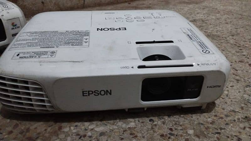 ALL TYPES OF PROJECTOR AVAILABLE FOR SALE PURCHASE & REPAIRING 9