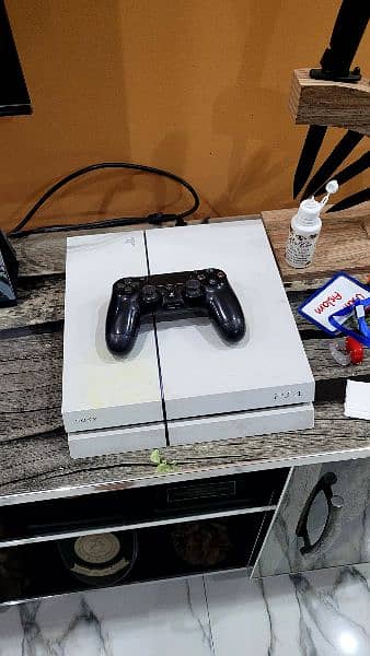 ps4 glacier white with 3 games 2