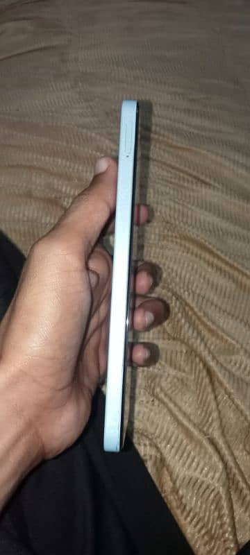 10 by 10 phone Hy just like new abhi Liya tha koi masla naii 1