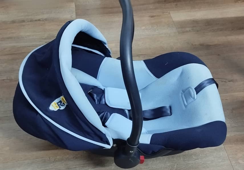 Carry cot + car seat 2 in 1, just like new 2