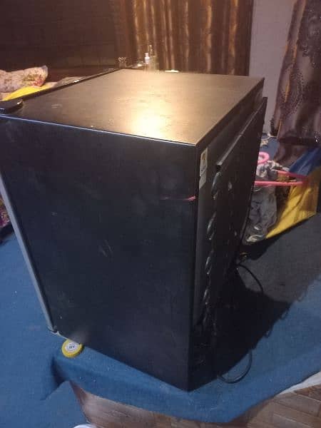 good condition  mini refrigerator 1