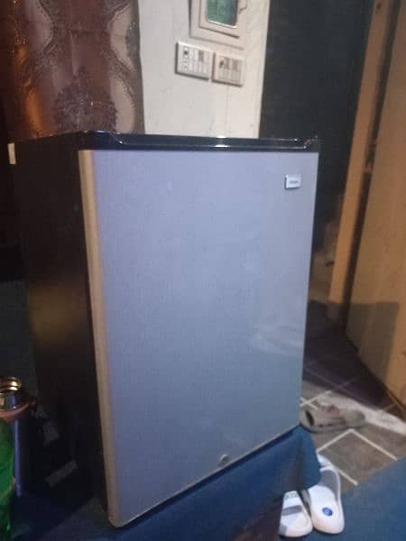 good condition  mini refrigerator 4