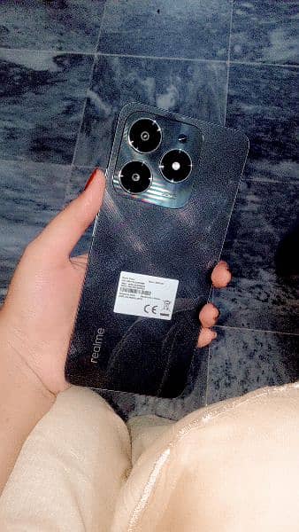 realme C61 1