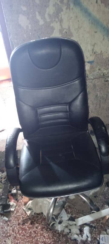 office chairs in 10/10 condition 1