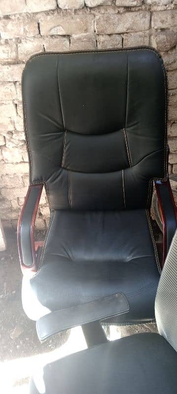 office chairs in 10/10 condition 2