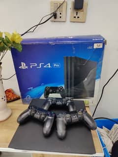 Playstation 4(ps4) PRO- 1TB With 3 Original Controllers