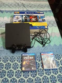 PS4 SLIM WITH 3 GAMES 0