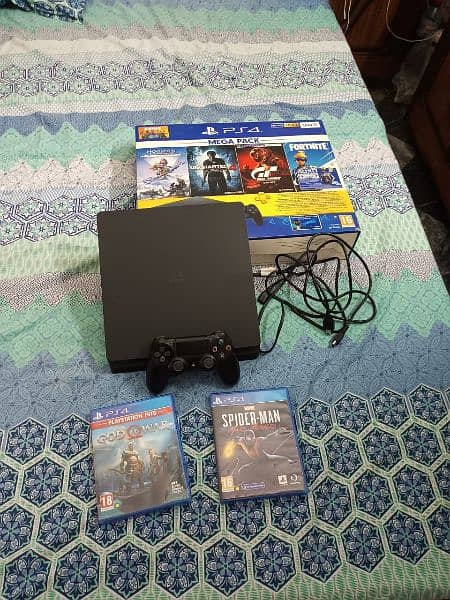 PS4 SLIM WITH 3 GAMES 2