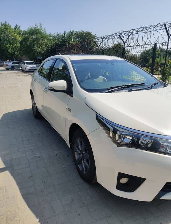 Toyota Altis Grande 2015 1