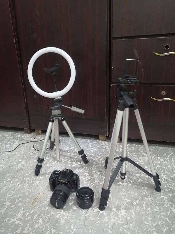 Canon 1100d tripod and led light 9