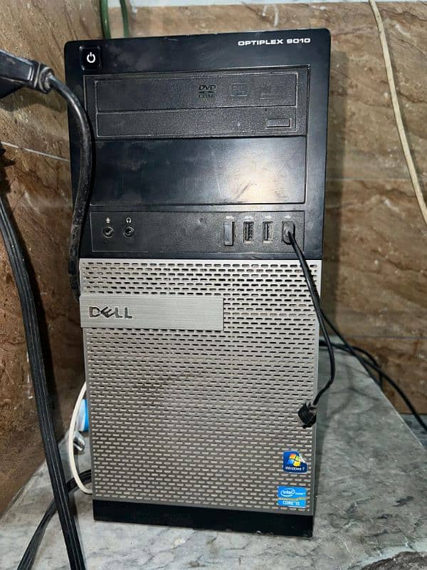 Gaming pc with 10/10 condition 1