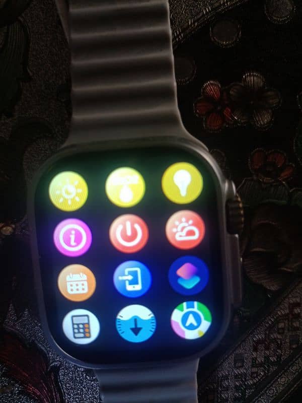 Digital watch 8 only a few days use 7