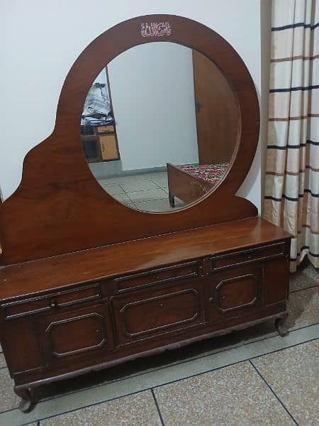 Double bed Along Dressing Table with Mirror 4