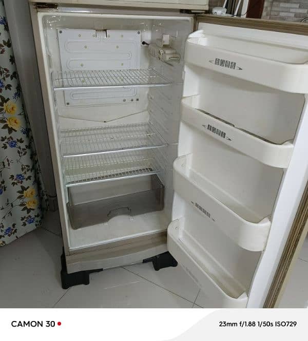 Dawlance refrigerator in good condition for sale 2