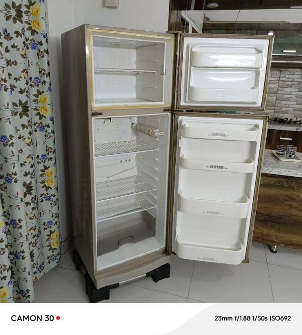 Dawlance refrigerator in good condition for sale 4