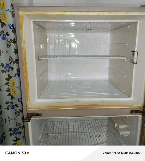 Dawlance refrigerator in good condition for sale 7